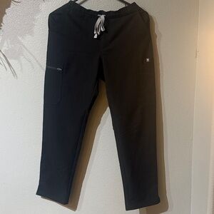 FIGS Women’s scrub bottoms. Cargo style.Black. Small/petite. Excellent condition